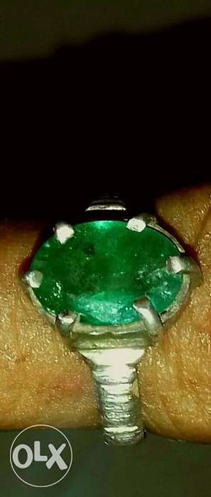 Emerald Gem Stone in Silver Ring