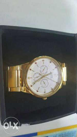 Frank Balluci Round Gold Chronograph Watch With Link
