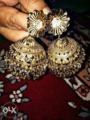 Gold And Diamond Jhumka Earrings