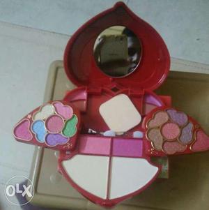 Hi I want to sell make up kit for cheapest rate box pic