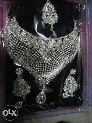 Hii. this is a set of necklets whole set box