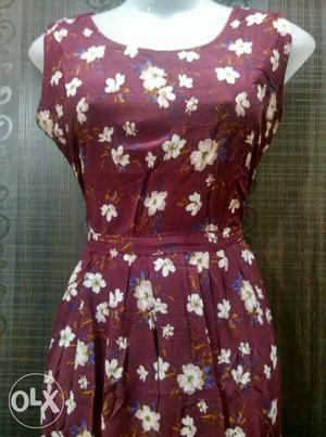 Maroon And White Floral Sleeveless Dress
