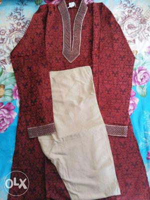 Maroon Kurta Pyjama in excellent new condition of 40 size
