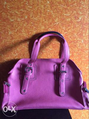 Medium size pure leather handbag in pink colour.Unused.