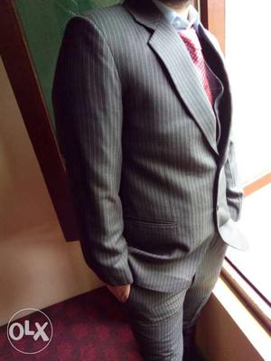 Men's Gray Suit With Red Necktie Raymond Fabric In good