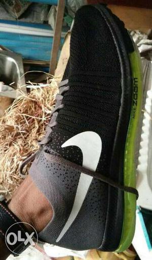 NIKE zoom sports shoes brand new (only 7 days old)