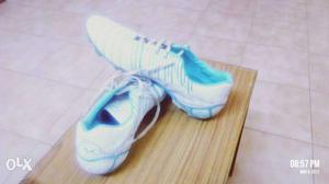 Pair Of White-and-blue Leather Low Top football sneakers