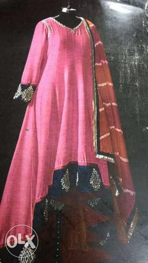 Pink And Black V-neck Salwar Kameez