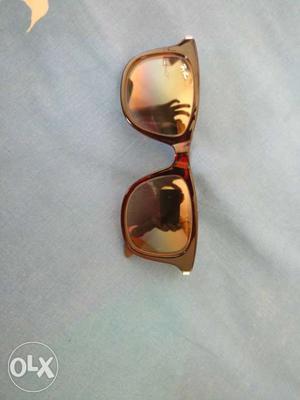 Ray-Ban brown color shades. it is in very good