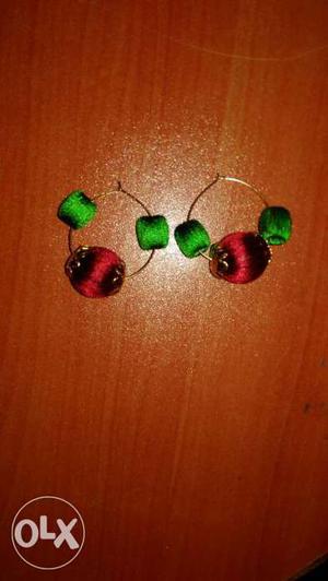 Red-and-green Thread Earrings