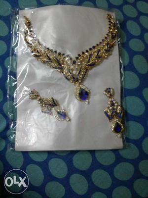Sapphire Gold Pendant Necklace And Down Earrings