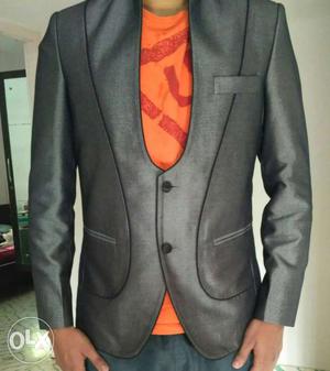 Suit ideal for wedding and party occasions. size