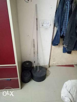A weight of 95 kg with one barbell rod one zig