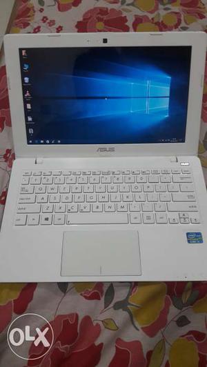 Asus x200ca laptop used excellent condition sleek