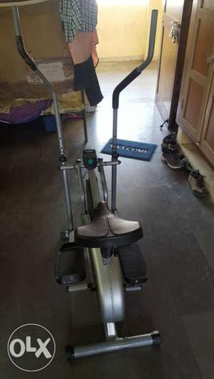 Cross trainer, very good condition, just 6 months