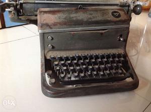 H brand vintage mechanical typewriter
