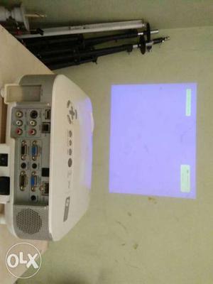 Hdmi projector lmns.NEC905 with screen