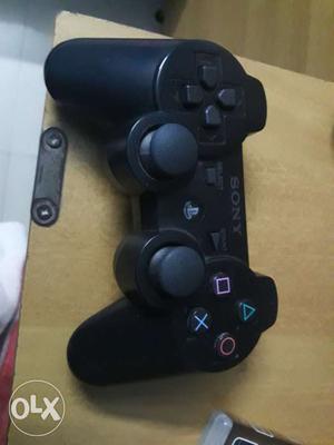It's a wireless joystick compatible for ps3,