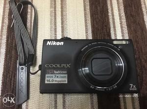 Like new condition Nikon touchscreen coolpix smp