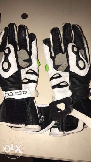 Racing gloves brand new, since size is medium I want to sell