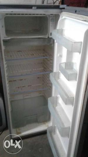 Single tor fridge good condition argend sale