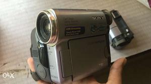 Sony handy cam on sale used. Screen intact. Body