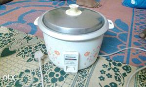 White Slow Cooker