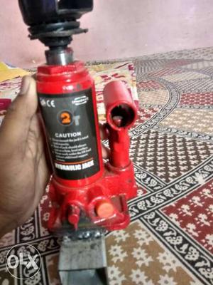 2 ton hydraulic jack used in project