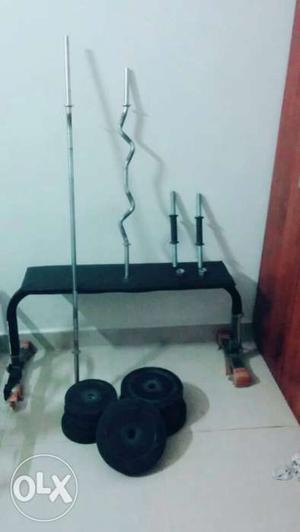 30kgs plate in total, 2 long rods, 1 bench...a