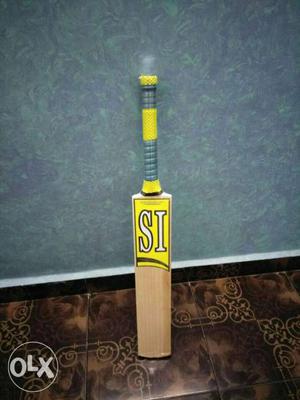 Brown And Yellow SI Cricket Bat