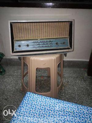 Vintage radio box. Only the outer box. No machine inside.