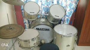 Grey And White Maxtone Drum Set