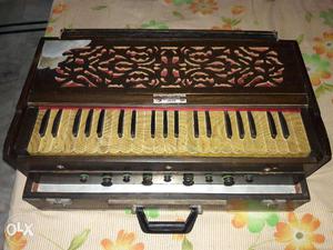 Harmonium box category extremely in a good condition