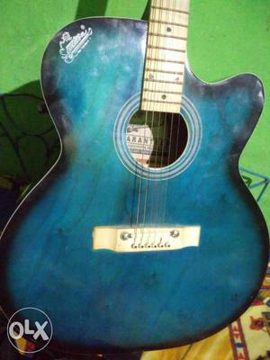 Signalure Guitar New conditions only 5 month old