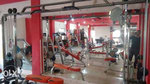 Want to sell complete gym equipments 1.peck-deck