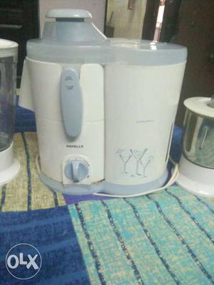 White And Gray Juicver and mixer with jars with Bill of
