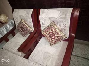5 seater wooden sofa wid good condition