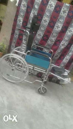 Gray And Black Wheel Chair