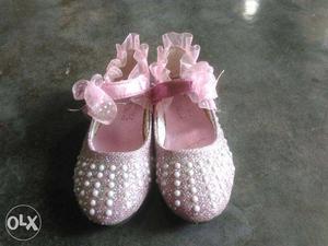 2 baby shoe's for sell size 3 years...girl child