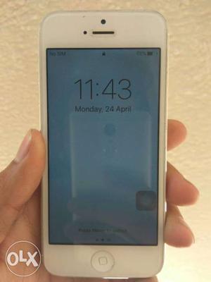 Apple iPhone 5 (White, 32GB) in a decent