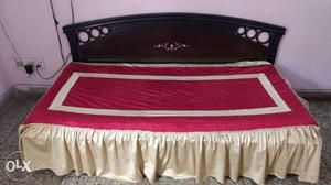 Divaan come bed+ 2 mattress, good condition.