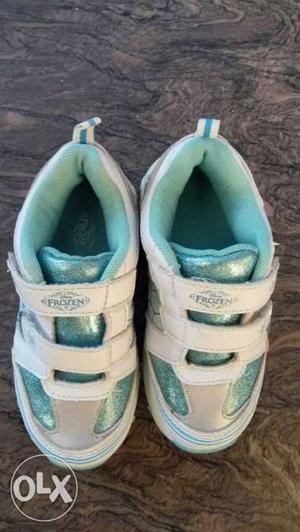 Frozen Kids shoe with light. Size UK9 or US10.