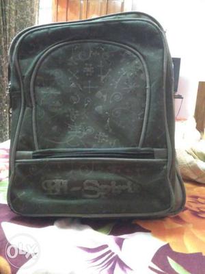 Green school bag in ok condition