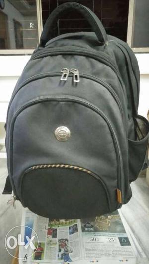 Harissons bag pack. 2 years used. black color. 4