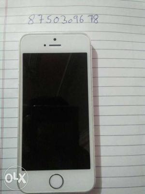 I phone 5 s 16 g b 2 gb rem bil and box or charger