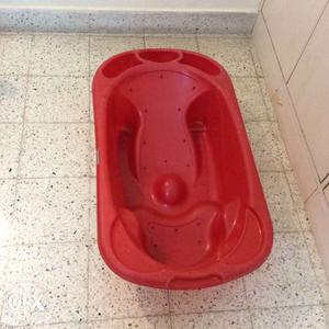 Imported baby bath tub with drainage vaulve