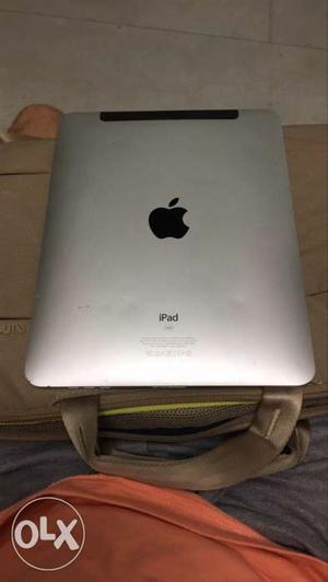 Ipad1 64gb good condition with box and accesaries.