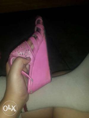 Kids heels pink colour for rupees 150