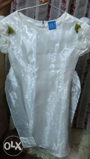 Lilliput white 100%polyester dress in perfect condition.