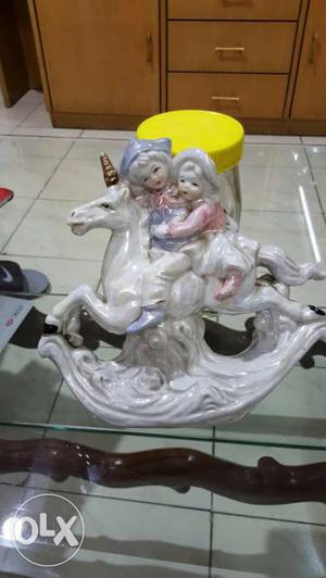 Porcelain decorative piece for immediate sale